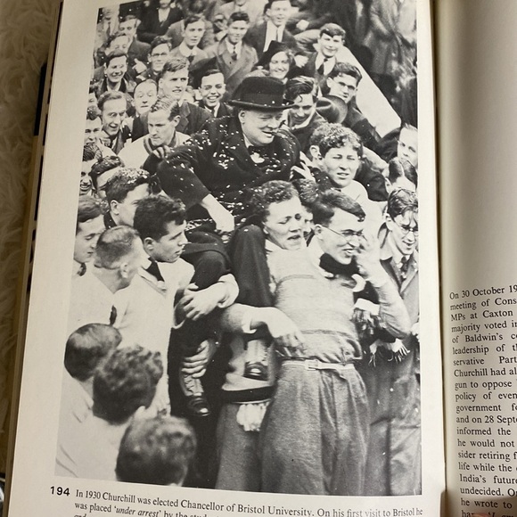 CHURCHILL A PHOTOGRAPHIC PORTRAIT by Martin Gilbert - Picture 8 of 9